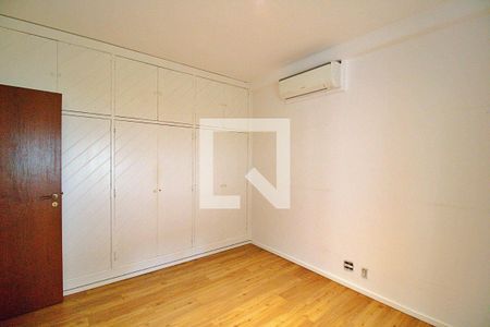 Apartamento à venda com 458m², 4 quartos e 3 vagas Apartamento à venda com 458m², 4 quartos e 3 vagasQuarto 3