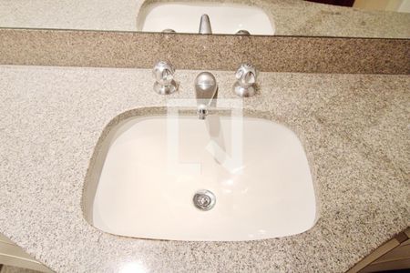 Apartamento à venda com 458m², 4 quartos e 3 vagas Apartamento à venda com 458m², 4 quartos e 3 vagasBanheiro da Suíte 2