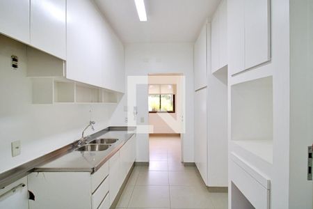 Apartamento à venda com 458m², 4 quartos e 3 vagas Apartamento à venda com 458m², 4 quartos e 3 vagasCozinha