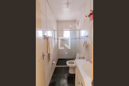 Casa à venda com 140m², 3 quartos e 2 vagasBanheiro 