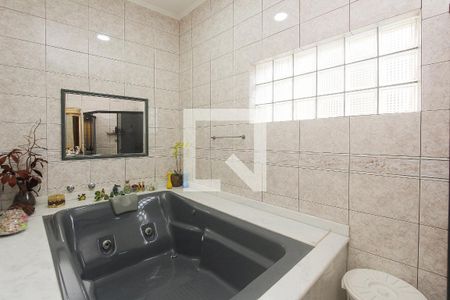 Casa à venda com 294m², 4 quartos e 2 vagasBanheiro suite 1