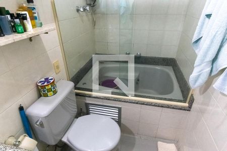 Apartamento à venda com 150m², 2 quartos e 2 vagas Apartamento à venda com 150m², 2 quartos e 2 vagasBanheiro da Suíte