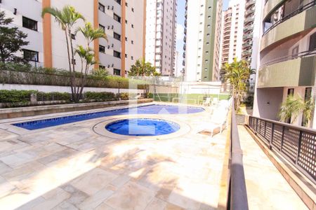 Apartamento para alugar com 124m², 3 quartos e 3 vagas Apartamento para alugar com 124m², 3 quartos e 3 vagasÁrea comum - Piscina