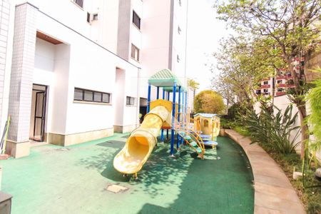 Apartamento para alugar com 124m², 3 quartos e 3 vagas Apartamento para alugar com 124m², 3 quartos e 3 vagasÁrea Comum - Playground