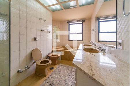 Apartamento para alugar com 195m², 4 quartos e 3 vagas Apartamento para alugar com 195m², 4 quartos e 3 vagasBanheiro do Quarto 1