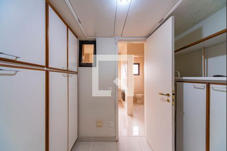 Apartamento para alugar com 195m², 4 quartos e 3 vagas Apartamento para alugar com 195m², 4 quartos e 3 vagasQuarto de Serviço