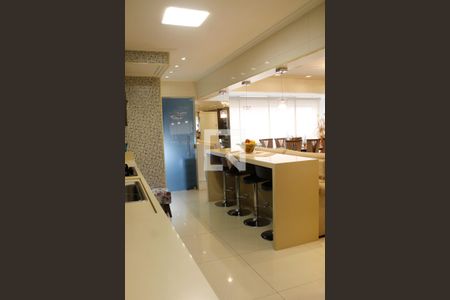 Apartamento à venda com 125m², 3 quartos e 6 vagasCozinha