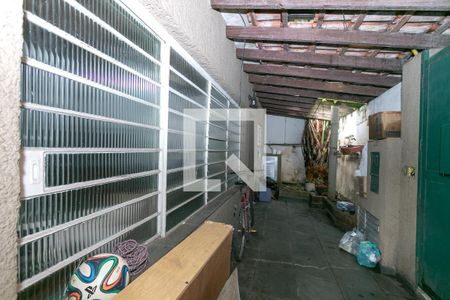 Casa à venda com 200m², 3 quartos e 4 vagas Casa à venda com 200m², 3 quartos e 4 vagasEntrada