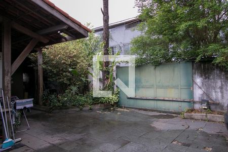 Casa à venda com 200m², 3 quartos e 4 vagas Casa à venda com 200m², 3 quartos e 4 vagasQuintal/Garagem
