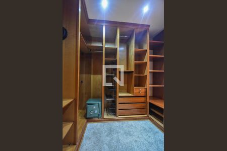 Apartamento para alugar com 314m², 3 quartos e 4 vagasCloset Suíte 01