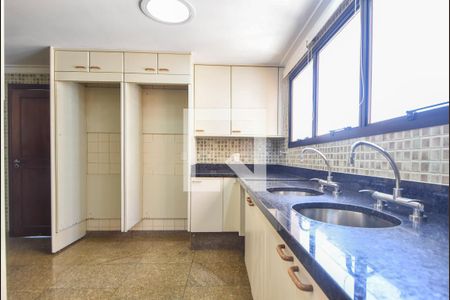 Apartamento para alugar com 314m², 3 quartos e 4 vagasCopa / Cozinha