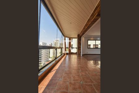 Apartamento para alugar com 314m², 3 quartos e 4 vagasVaranda