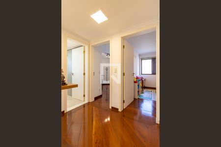 Apartamento para alugar com 200m², 5 quartos e 4 vagas Apartamento para alugar com 200m², 5 quartos e 4 vagasCorredor Dormitórios