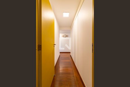 Apartamento para alugar com 200m², 5 quartos e 4 vagas Apartamento para alugar com 200m², 5 quartos e 4 vagasCorredor Dormitórios