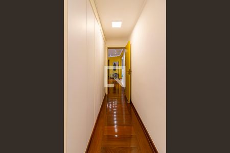 Apartamento para alugar com 200m², 5 quartos e 4 vagas Apartamento para alugar com 200m², 5 quartos e 4 vagasCorredor Dormitórios