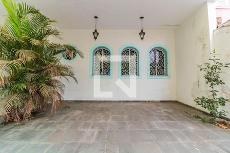 Casa à venda com 200m², 3 quartos e 2 vagas Casa à venda com 200m², 3 quartos e 2 vagasFachada