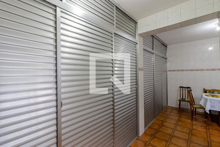 Casa à venda com 300m², 3 quartos e 2 vagas Casa à venda com 300m², 3 quartos e 2 vagasCopa