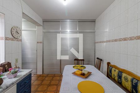 Casa à venda com 300m², 3 quartos e 2 vagas Casa à venda com 300m², 3 quartos e 2 vagasCopa
