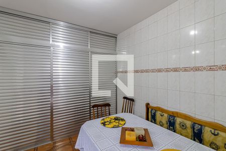 Casa à venda com 300m², 3 quartos e 2 vagas Casa à venda com 300m², 3 quartos e 2 vagasCopa