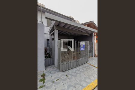 Casa à venda com 300m², 3 quartos e 2 vagas Casa à venda com 300m², 3 quartos e 2 vagasFachada