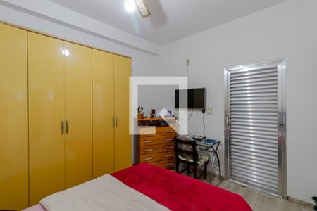 Casa à venda com 300m², 3 quartos e 2 vagas Casa à venda com 300m², 3 quartos e 2 vagasSuíte