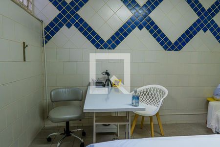 Casa à venda com 308m², 2 quartos e 5 vagasSala