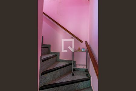 Casa à venda com 308m², 2 quartos e 5 vagasEscada