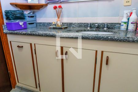 Casa à venda com 308m², 2 quartos e 5 vagasBanheiro da Suíte