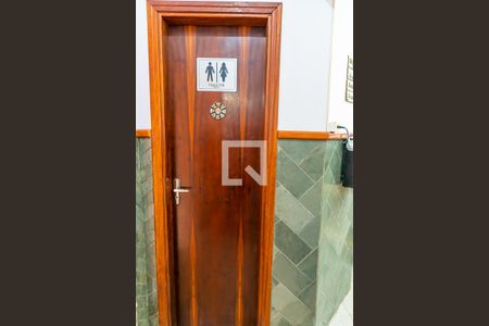 Casa à venda com 308m², 2 quartos e 5 vagasSala