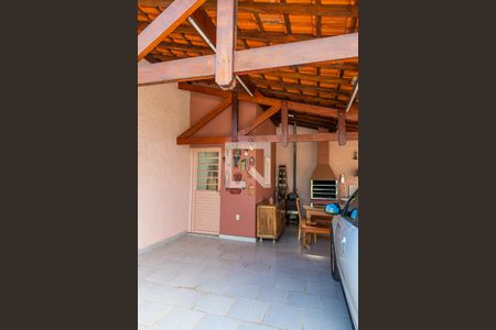 Casa à venda com 308m², 2 quartos e 5 vagasQuintal