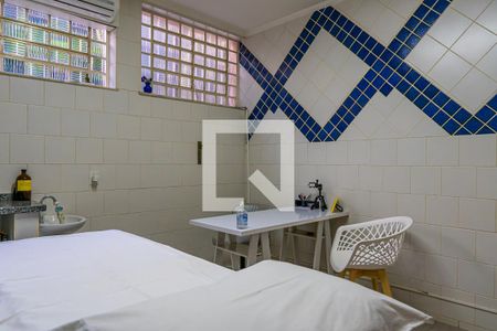 Casa à venda com 308m², 2 quartos e 5 vagasSala