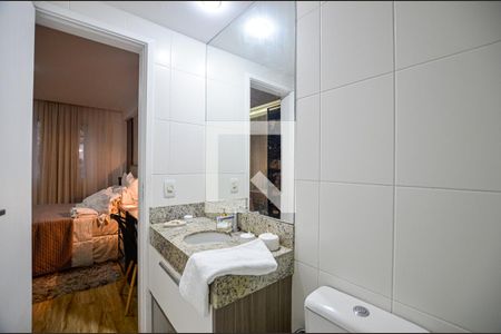 Apartamento para alugar com 120m², 2 quartos e 1 vaga Apartamento para alugar com 120m², 2 quartos e 1 vagaBanheiro da Suíte 1