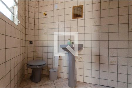 Casa à venda com 150m², 3 quartos e 2 vagas Casa à venda com 150m², 3 quartos e 2 vagasBanheiro de Serviço