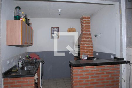 Casa à venda com 170m², 3 quartos e 2 vagas Casa à venda com 170m², 3 quartos e 2 vagasÁrea Comum - Churrasqueira