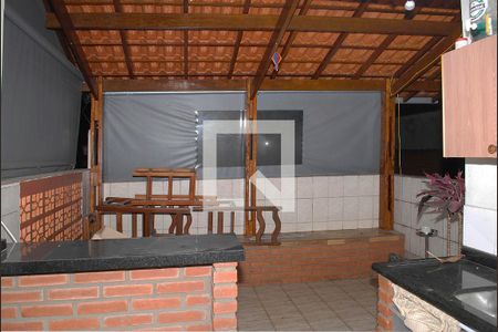 Casa à venda com 170m², 3 quartos e 2 vagas Casa à venda com 170m², 3 quartos e 2 vagasÁrea Comum - Churrasqueira