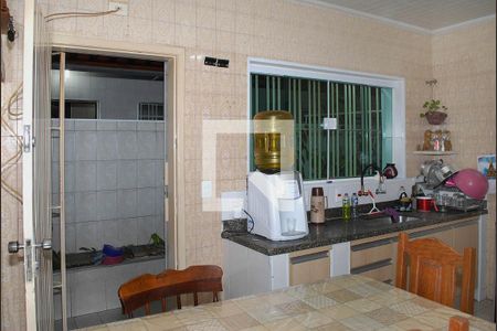 Casa à venda com 170m², 3 quartos e 2 vagas Casa à venda com 170m², 3 quartos e 2 vagasCozinha