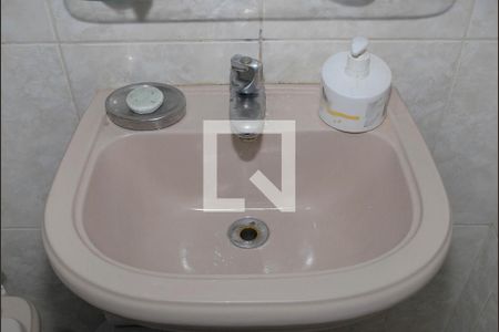 Casa à venda com 170m², 3 quartos e 2 vagas Casa à venda com 170m², 3 quartos e 2 vagasBanheiro 2