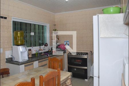 Casa à venda com 170m², 3 quartos e 2 vagas Casa à venda com 170m², 3 quartos e 2 vagasCozinha