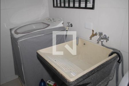 Casa à venda com 170m², 3 quartos e 2 vagas Casa à venda com 170m², 3 quartos e 2 vagasÁrea de Serviço