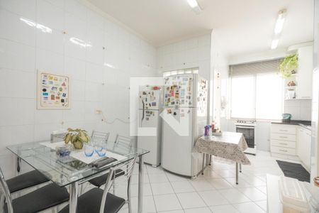 Apartamento à venda com 215m², 3 quartos e 2 vagas Apartamento à venda com 215m², 3 quartos e 2 vagasCozinha