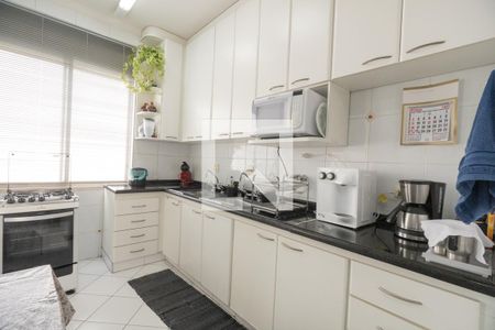 Apartamento à venda com 215m², 3 quartos e 2 vagas Apartamento à venda com 215m², 3 quartos e 2 vagasCozinha