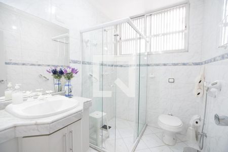 Apartamento à venda com 215m², 3 quartos e 2 vagas Apartamento à venda com 215m², 3 quartos e 2 vagasBanheiro Suite 3