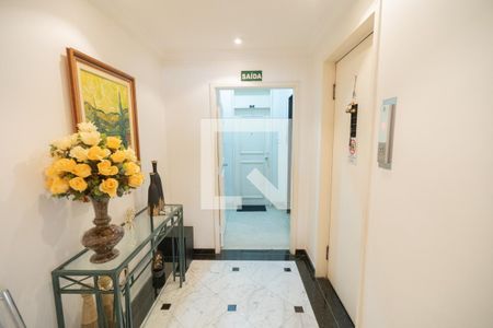 Apartamento à venda com 215m², 3 quartos e 2 vagas Apartamento à venda com 215m², 3 quartos e 2 vagasHall