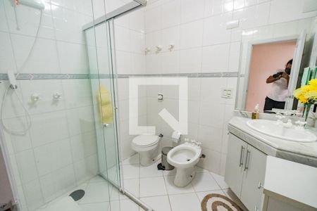 Apartamento à venda com 215m², 3 quartos e 2 vagas Apartamento à venda com 215m², 3 quartos e 2 vagasBanheiro Suite 1