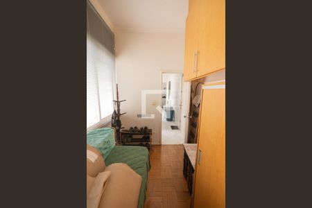 Apartamento à venda com 215m², 3 quartos e 2 vagas Apartamento à venda com 215m², 3 quartos e 2 vagasQuarto de Serviço