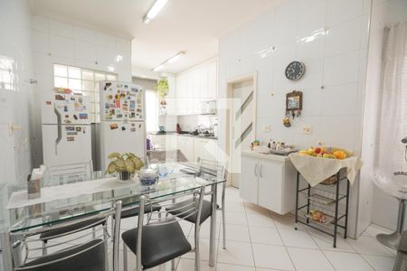 Apartamento à venda com 215m², 3 quartos e 2 vagas Apartamento à venda com 215m², 3 quartos e 2 vagasCozinha