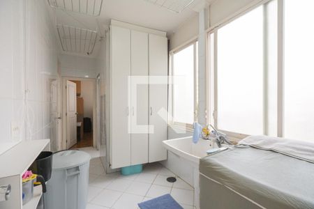 Apartamento à venda com 215m², 3 quartos e 2 vagas Apartamento à venda com 215m², 3 quartos e 2 vagasÁrea de Serviço