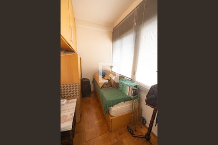 Apartamento à venda com 215m², 3 quartos e 2 vagas Apartamento à venda com 215m², 3 quartos e 2 vagasQuarto de Serviço