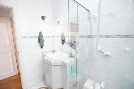 Apartamento à venda com 215m², 3 quartos e 2 vagas Apartamento à venda com 215m², 3 quartos e 2 vagasBanheiro Suite 3