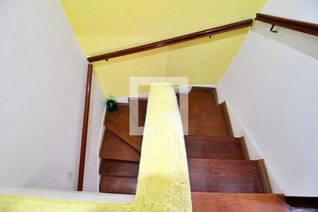 Casa à venda com 126m², 3 quartos e 2 vagasEscada